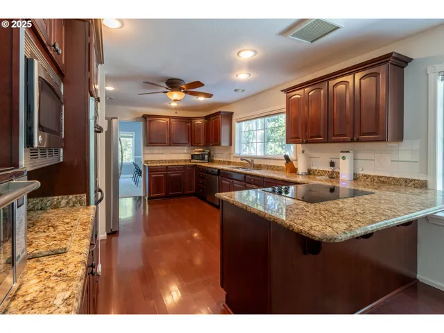 $685,000 | 416 Elmar Drive, Winchester, OR 97495