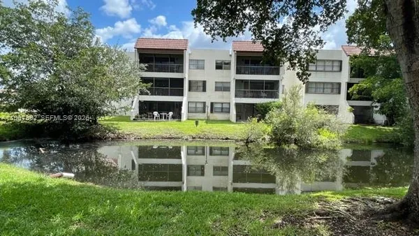 $2,100 | 100 Lakeview Drive, Unit 103, Weston, FL 33326