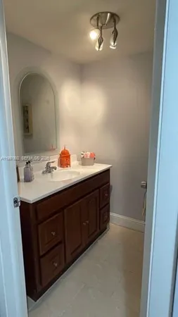 $2,100 | 100 Lakeview Drive, Unit 103, Weston, FL 33326