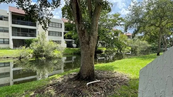 $2,100 | 100 Lakeview Drive, Unit 103, Weston, FL 33326