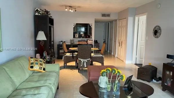 $2,100 | 100 Lakeview Drive, Unit 103, Weston, FL 33326