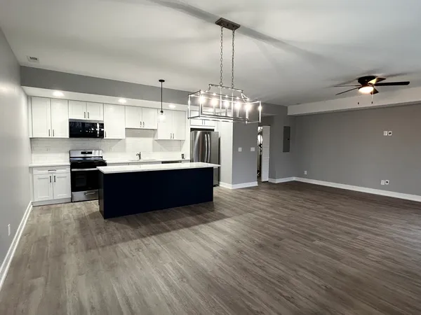 $2,300 | 1420 8th Street, Unit 1, Harvard, IL 60033