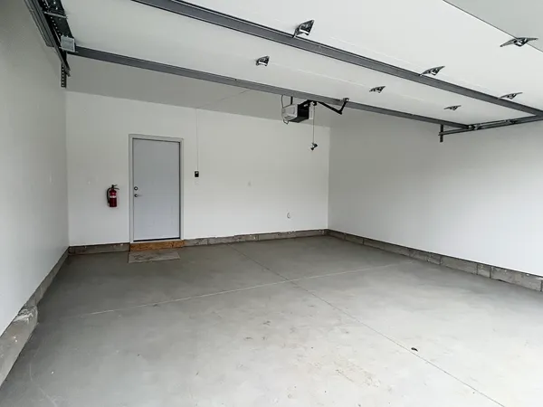 $2,300 | 1420 8th Street, Unit 1, Harvard, IL 60033