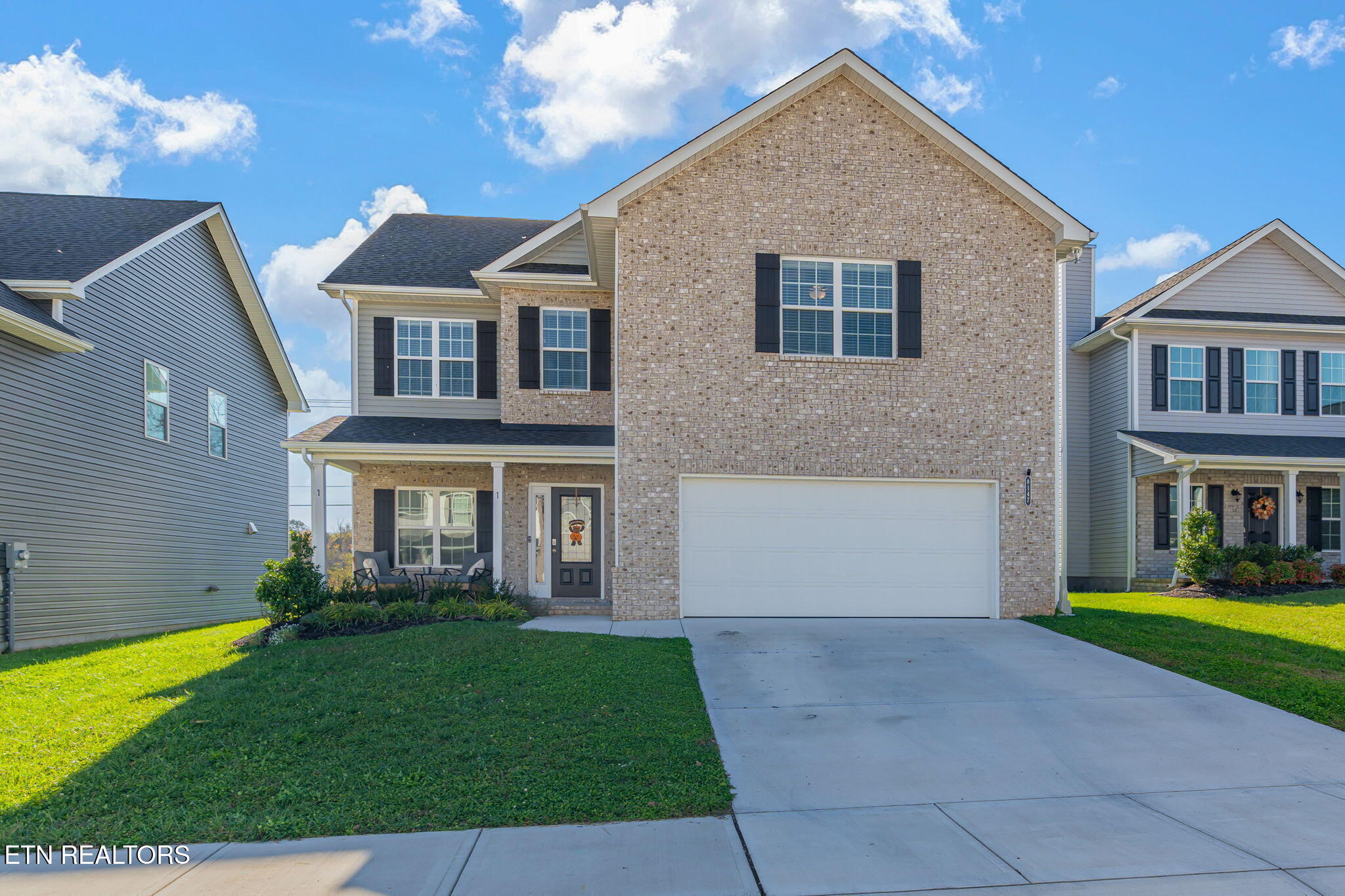 1-web-or-mls-8147 Zenith Lane-2