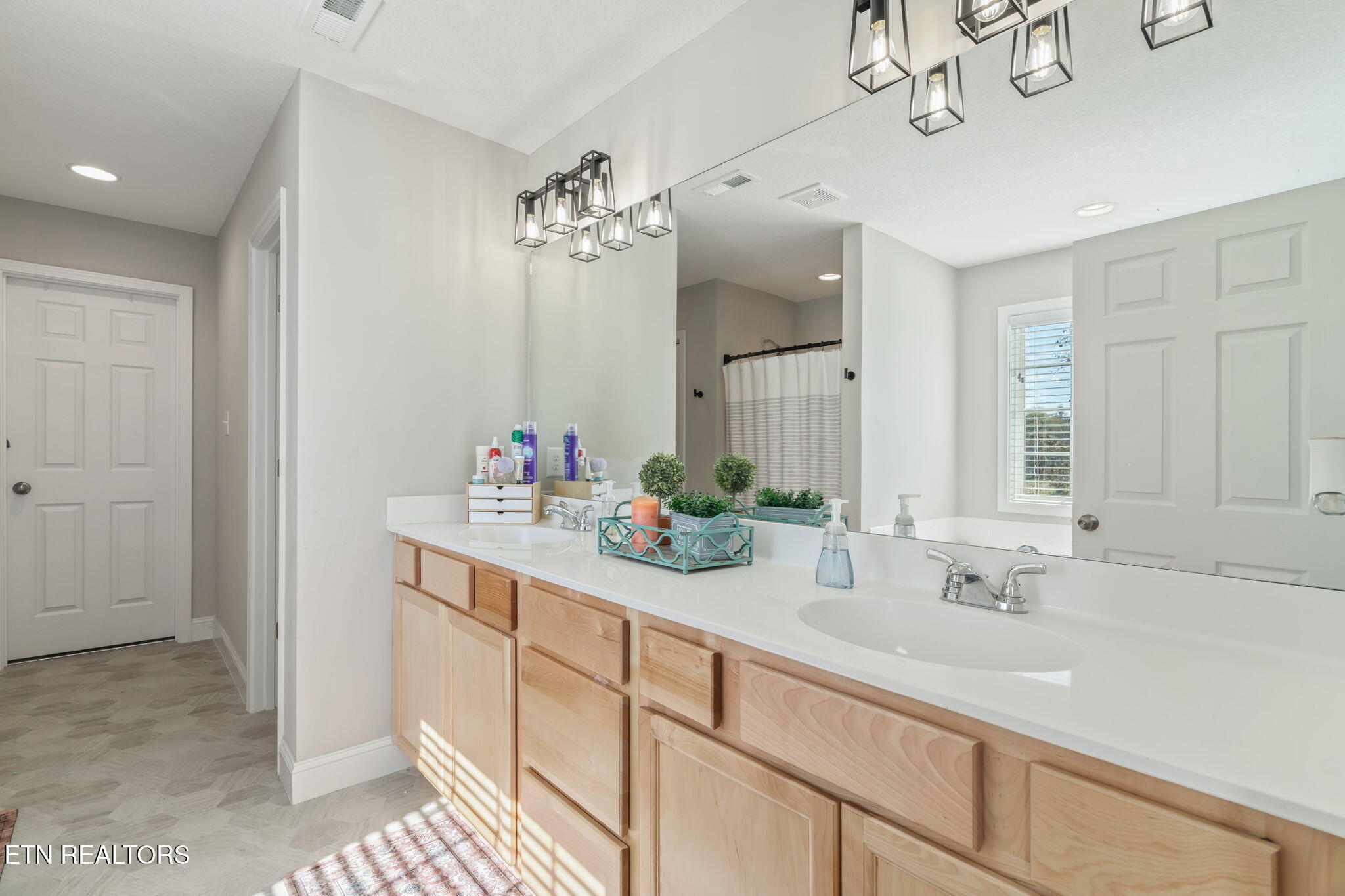 8147 Zenith Lane Powell, TN 37849 - Photo 30 of 49 30-web-or-mls-8147 Zenith Lane-31