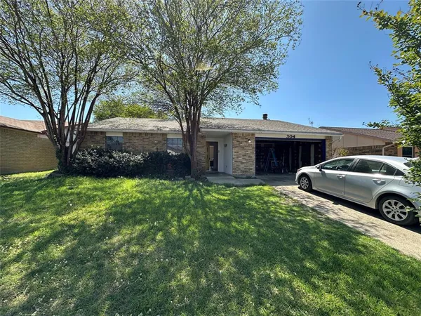 $298,750 | 304 Long Canyon Drive, Mesquite, TX 75150