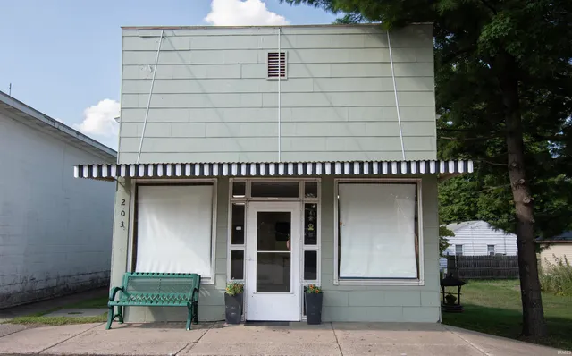$70,000 | 203 Defiance Street, Howe, IN 46746