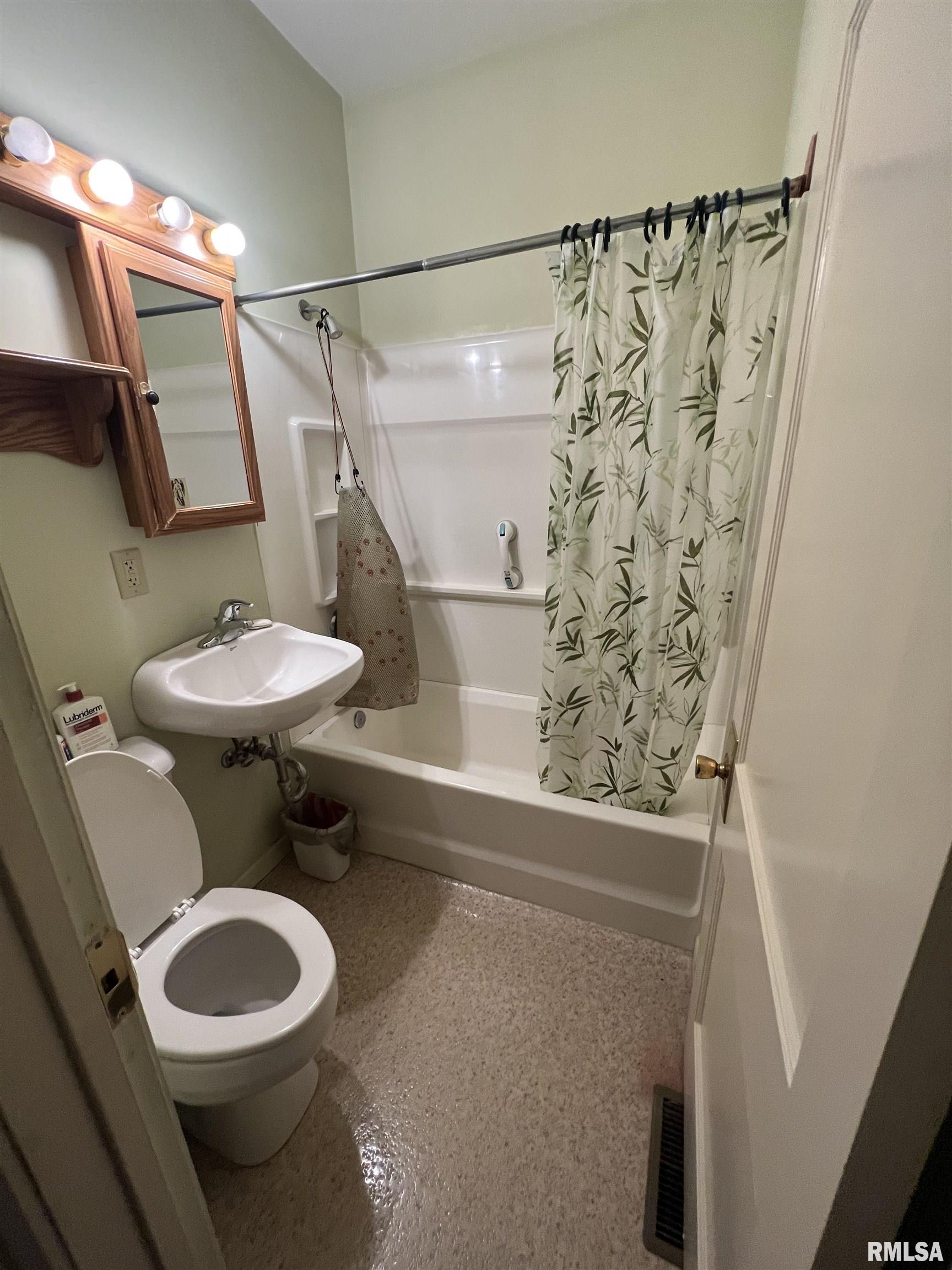 1729 Dial Court Springfield, IL 62704 - Photo 6 of 8 Gallery Image 6
