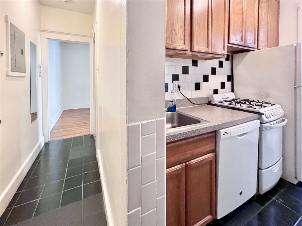 26 Chiswick Road, Unit 6 Boston, MA 02135 - Photo 5 of 31 a utility room with dryer and washer