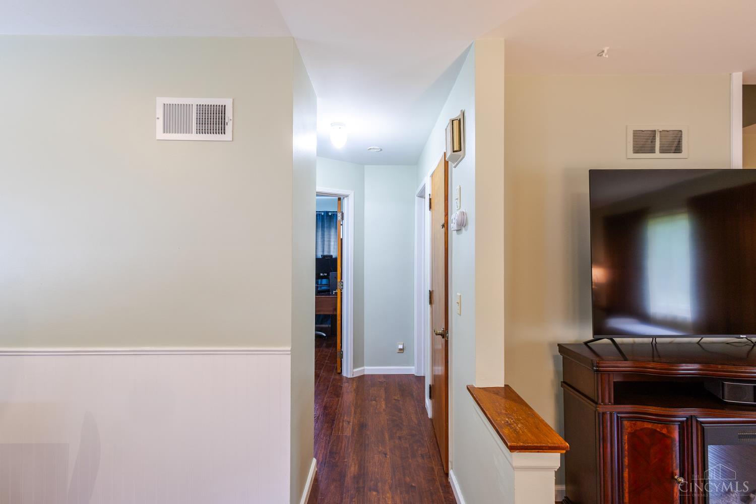 8341 Pippin Road Cincinnati, OH 45239 - Photo 10 of 26