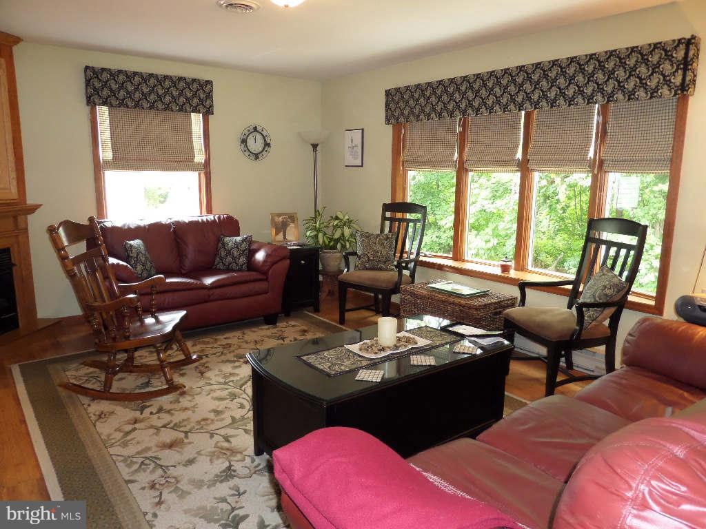 24 Ripple Way Falling Waters, WV 25419 - Photo 3 of 30 Living Room
