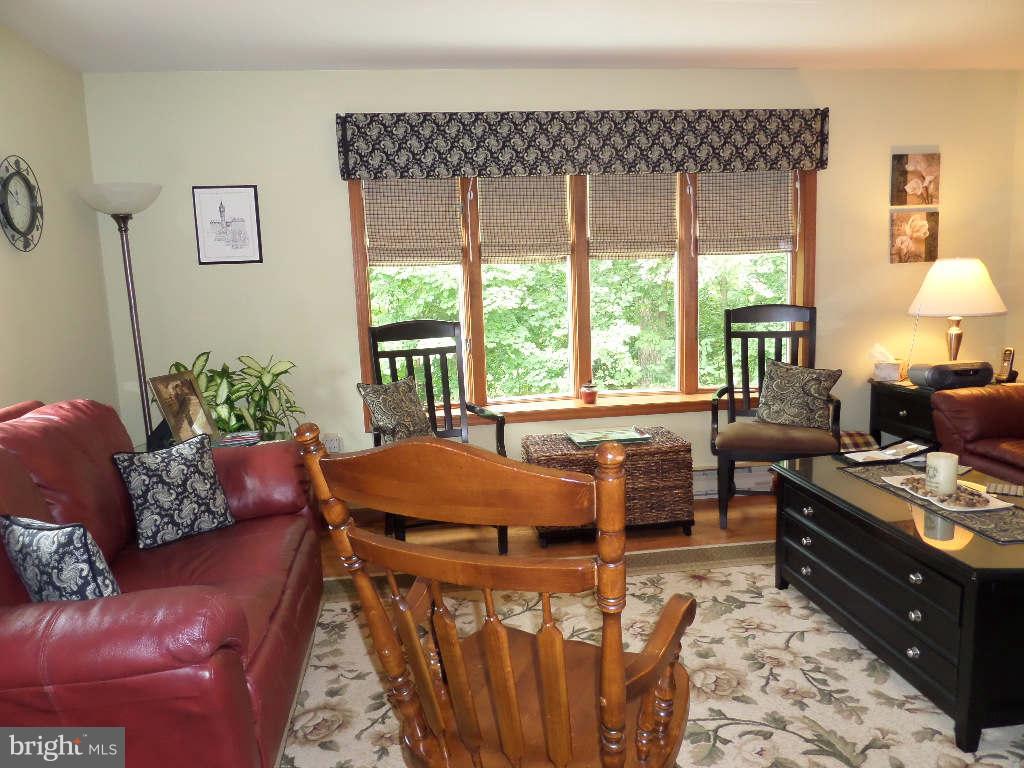 24 Ripple Way Falling Waters, WV 25419 - Photo 4 of 30 Living Room