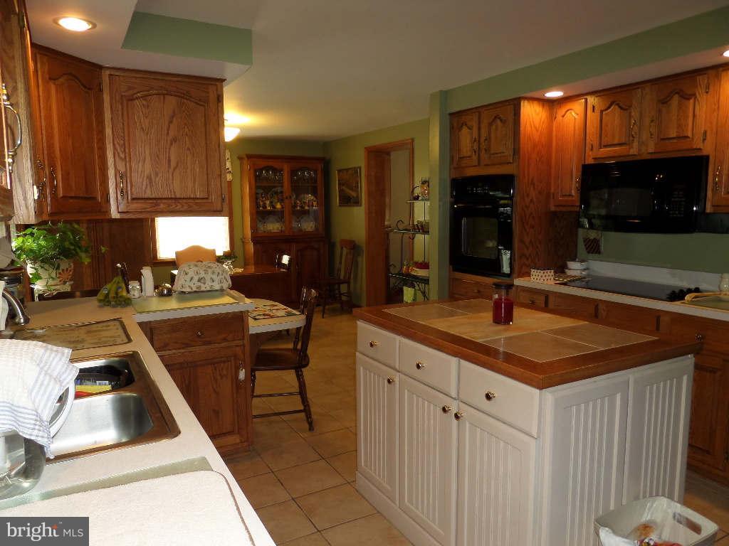 24 Ripple Way Falling Waters, WV 25419 - Photo 8 of 30 Kitchen