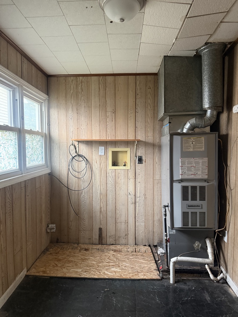 312 East 11th Street Georgetown, IL 61846 - Photo 15 of 25 a view of a room with gym equipment