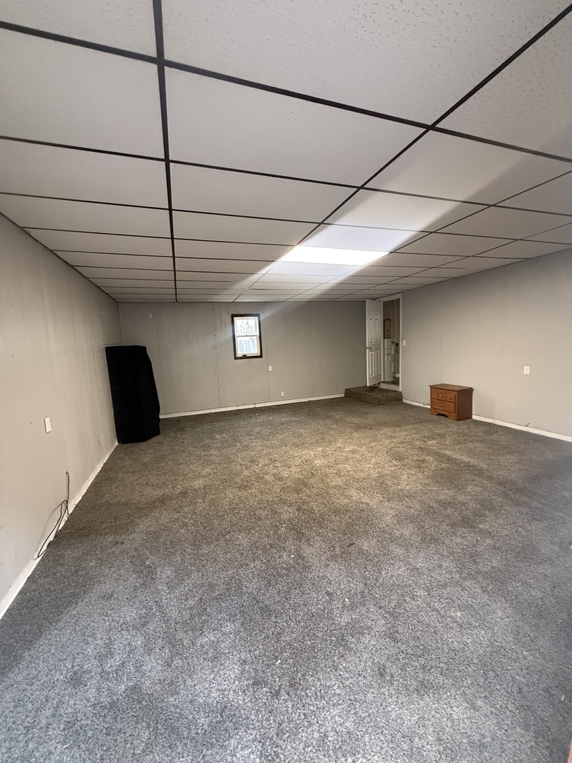 312 East 11th Street Georgetown, IL 61846 - Photo 18 of 25 a view of an empty room with a window