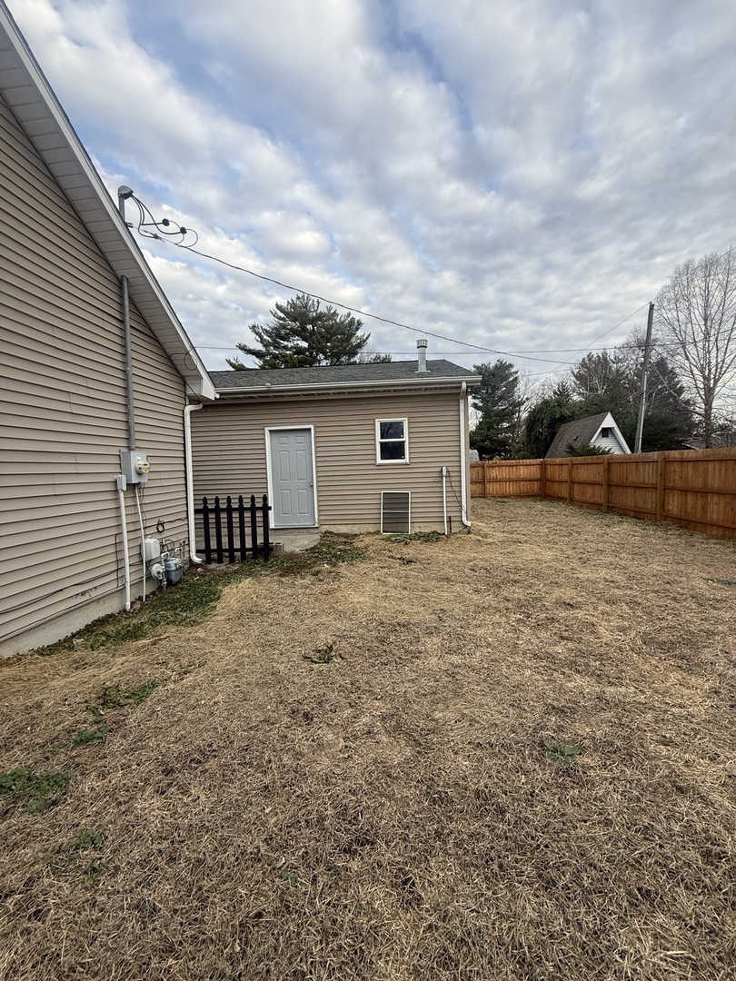 312 East 11th Street Georgetown, IL 61846 - Photo 21 of 25 a view of a house with backyard and porch