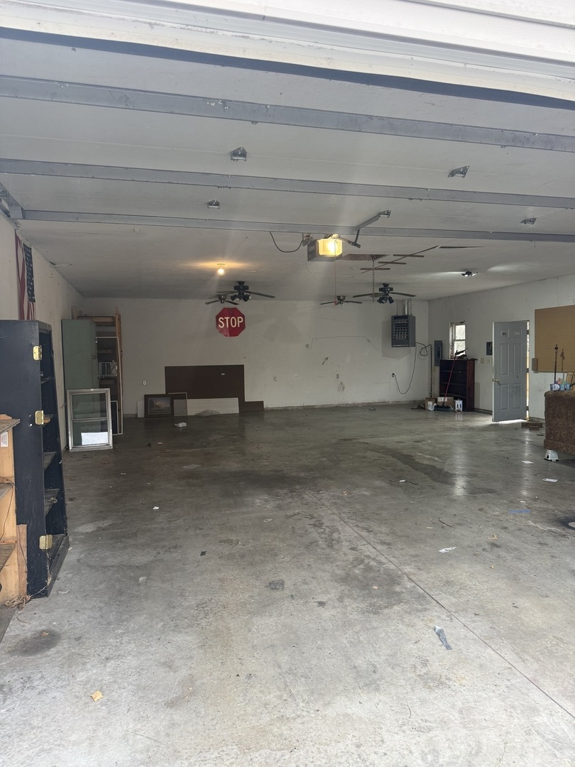 312 East 11th Street Georgetown, IL 61846 - Photo 22 of 25 a view of a hallway