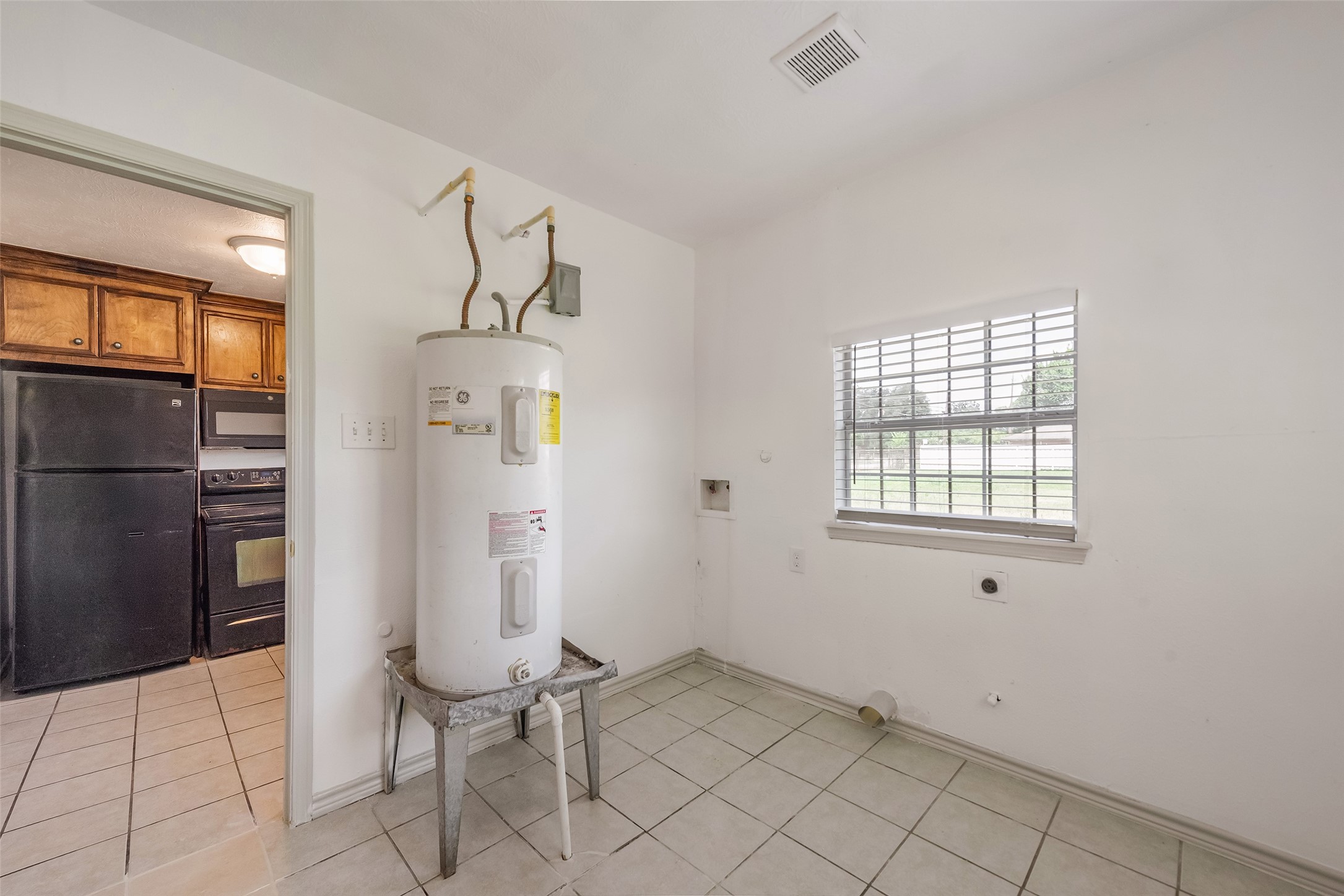 6402 West Montgomery Road, Unit A Houston, TX 77091 - Photo 23 of 23 a view of an empty room with window and refrigerator