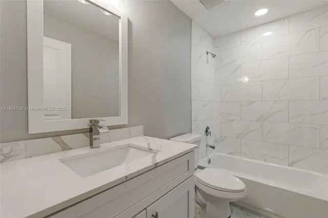 $59,990 | 936-938 Countess Avenue, Lehigh Acres, FL 33974