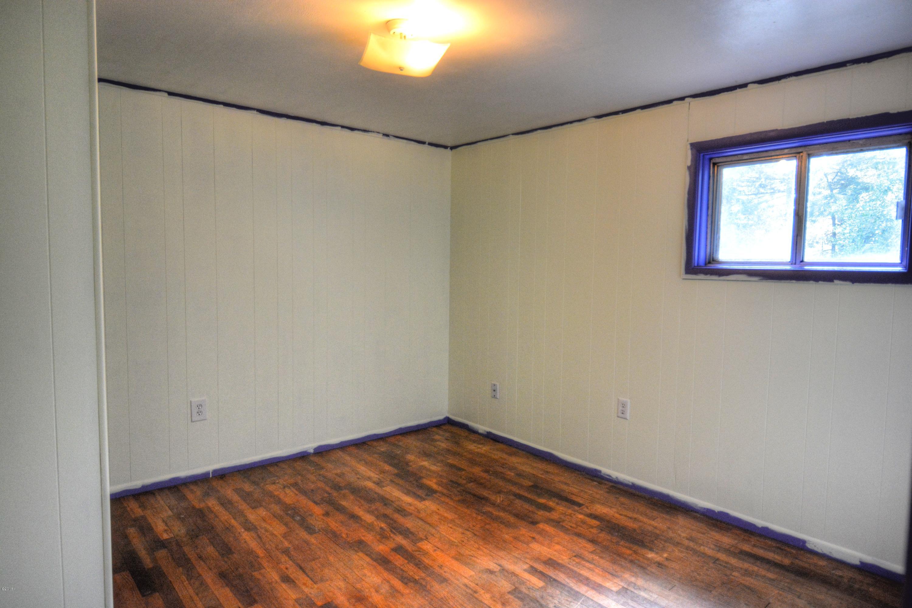406 Elk City Road Toledo, OR 97391 - Photo 12 of 14 BEDROOM 2