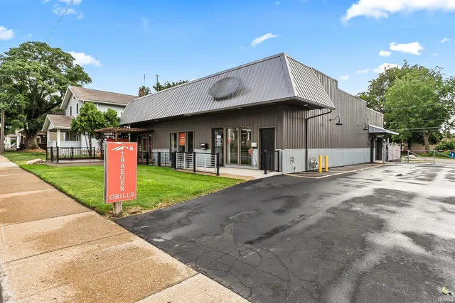 $625,000 | 2332 North Clinton Street, Fort Wayne, IN 46805