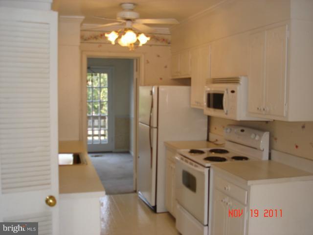 7238 Evanston Road Springfield, VA 22150 - Photo 2 of 10 Kitchen