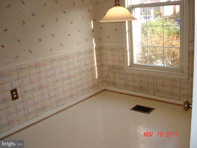 7238 Evanston Road Springfield, VA 22150 - Photo 4 of 10 Kitchen