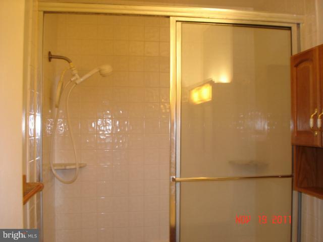 7238 Evanston Road Springfield, VA 22150 - Photo 7 of 10 Bath