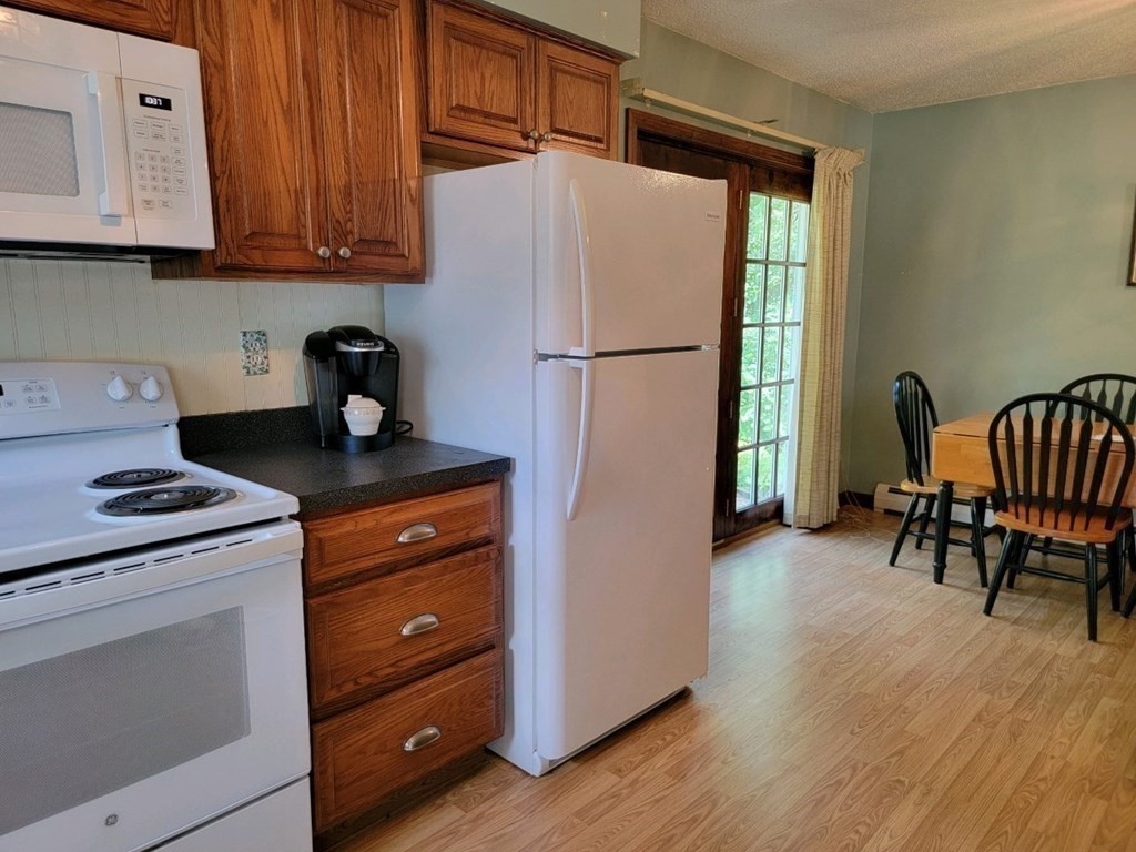382 Rondeau Street Palmer, MA 01069 - Photo 4 of 17