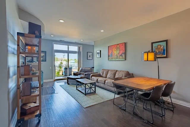 $385,000 | 950 West Huron Street, Unit 302, Chicago, IL 60642