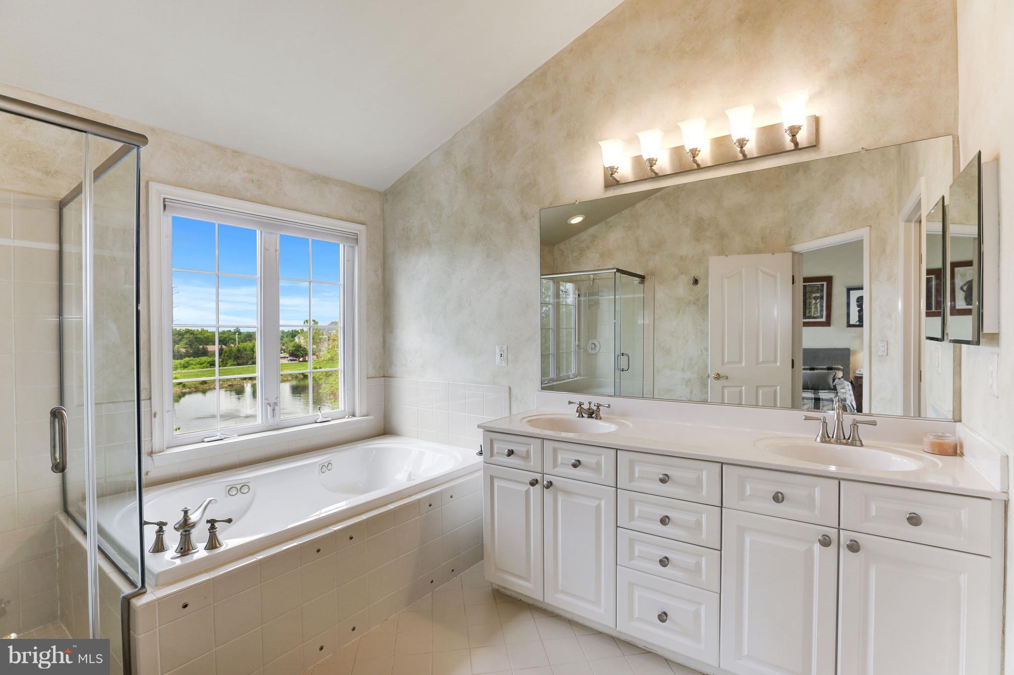 1939 Logan Manor Drive Reston, VA 20190 - Photo 15 of 30 Bath (Master)