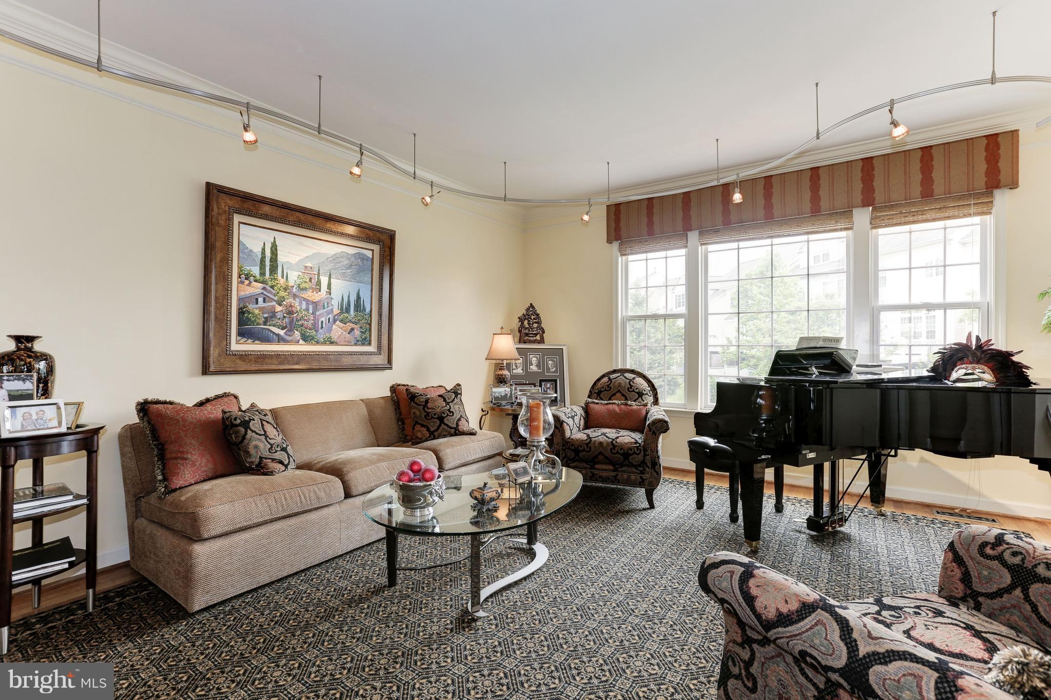 1939 Logan Manor Drive Reston, VA 20190 - Photo 3 of 30 Living Room
