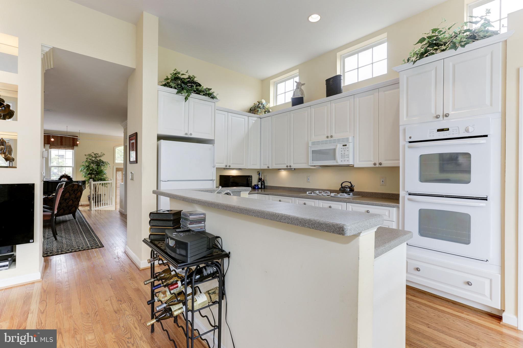1939 Logan Manor Drive Reston, VA 20190 - Photo 6 of 30 Kitchen