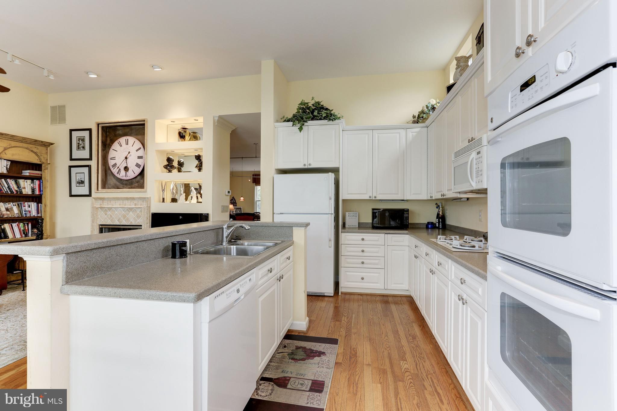1939 Logan Manor Drive Reston, VA 20190 - Photo 7 of 30 Kitchen