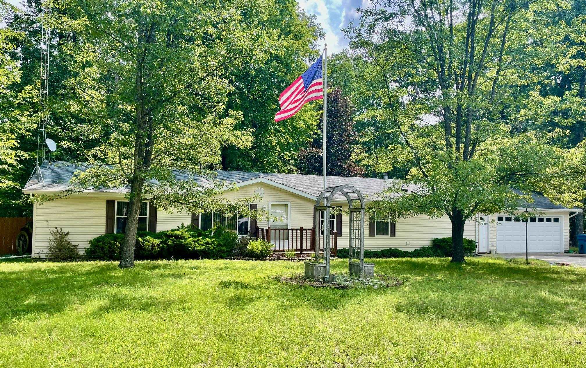 1865 Maple Road Gladwin, MI 48624 - Photo 1 of 21