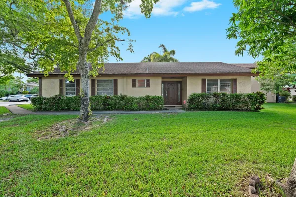 $3,400 | 2229 Nova Village Drive, Davie, FL 33317