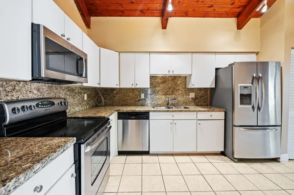 $3,400 | 2229 Nova Village Drive, Davie, FL 33317