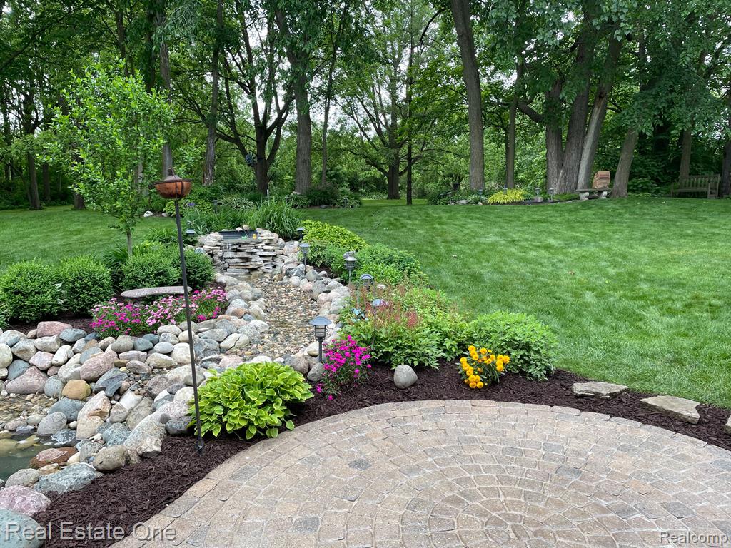 1276 Pembroke Drive Rochester Hills, MI 48307 - Photo 47 of 49
