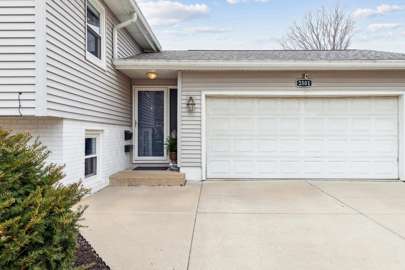 2501 2nd Street Moline, IL 61265 - Photo 2 of 45