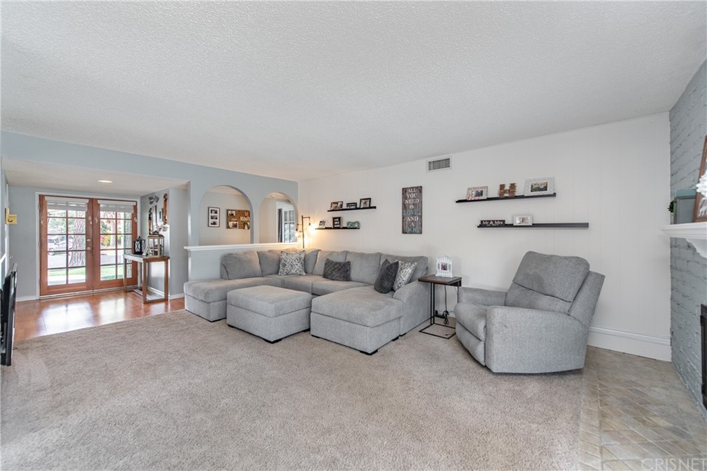 2297 Copley Street Simi Valley, CA 93063 - Photo 6 of 37