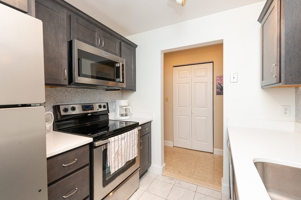 269 Cambridge Road, Unit 101 Woburn, MA 01801 - Photo 4 of 15 Gallery Image 4