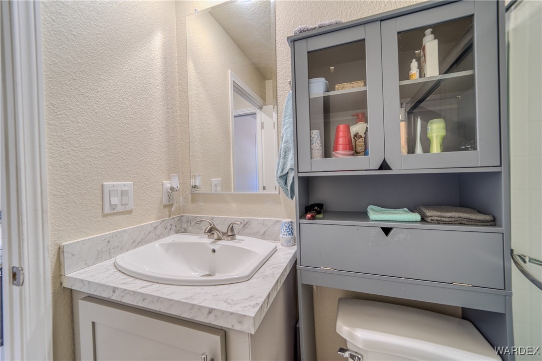 10747 South Paradise Trails Road Yucca, AZ 86438 - Photo 13 of 34 Bathroom