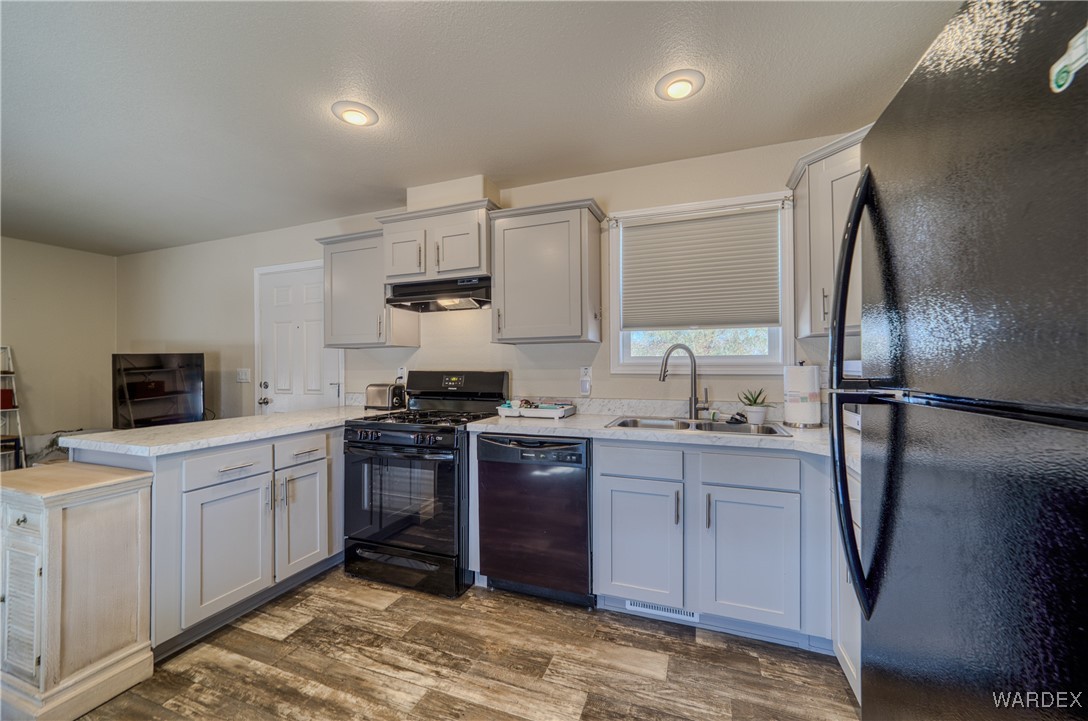 10747 South Paradise Trails Road Yucca, AZ 86438 - Photo 6 of 34 Kitchen