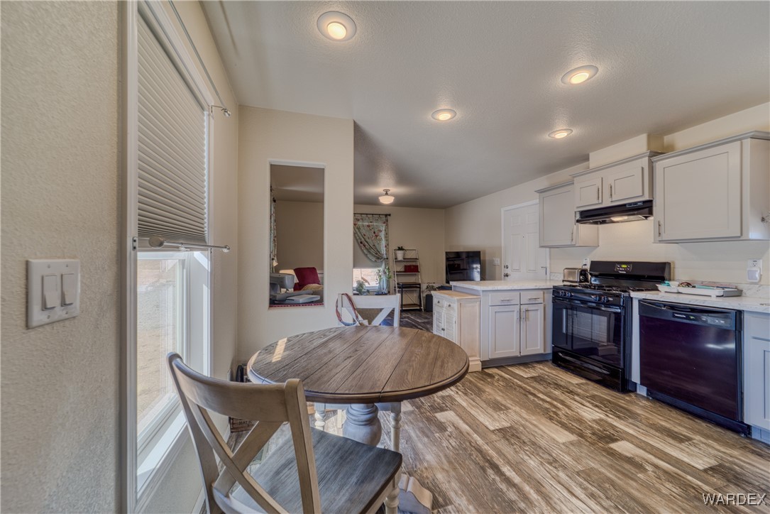 10747 South Paradise Trails Road Yucca, AZ 86438 - Photo 7 of 34 Kitchen