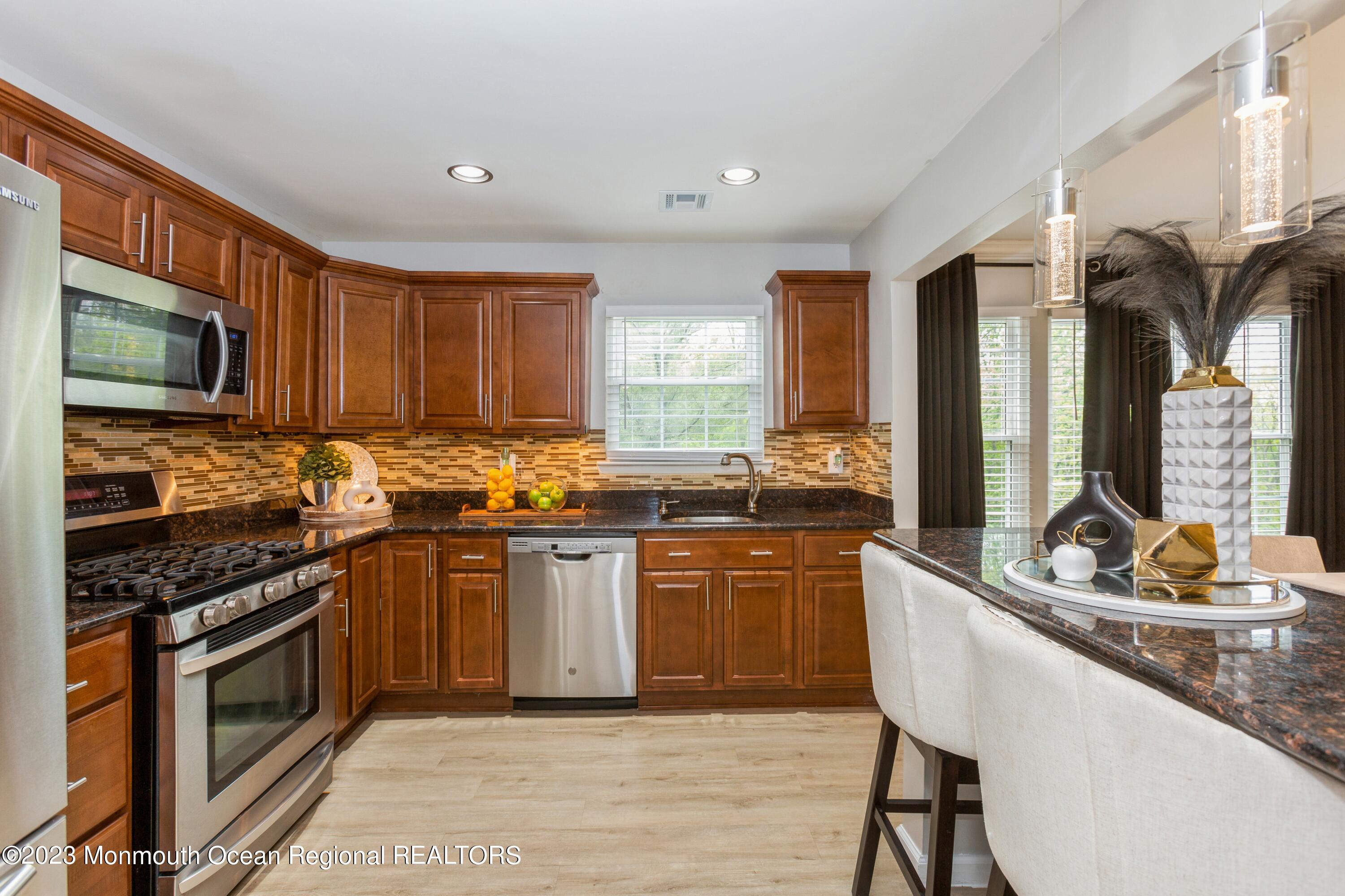 60 County Road, Unit G035 Cliffwood, NJ 07721 - Photo 10 of 25 10_60CountyRoadUnitG035_2021_HiRes