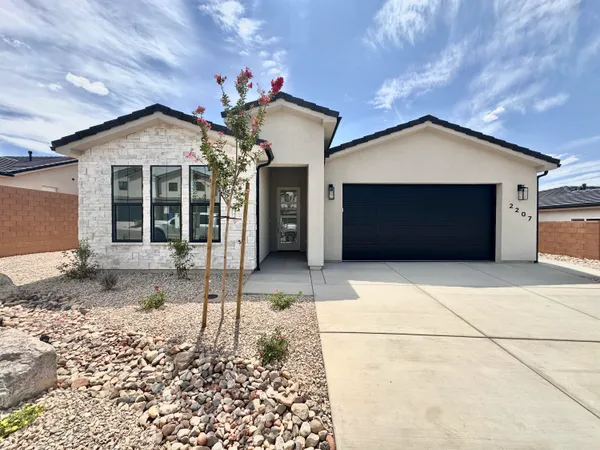 $2,350 | 2207 West 380 South, Hurricane, UT 84737