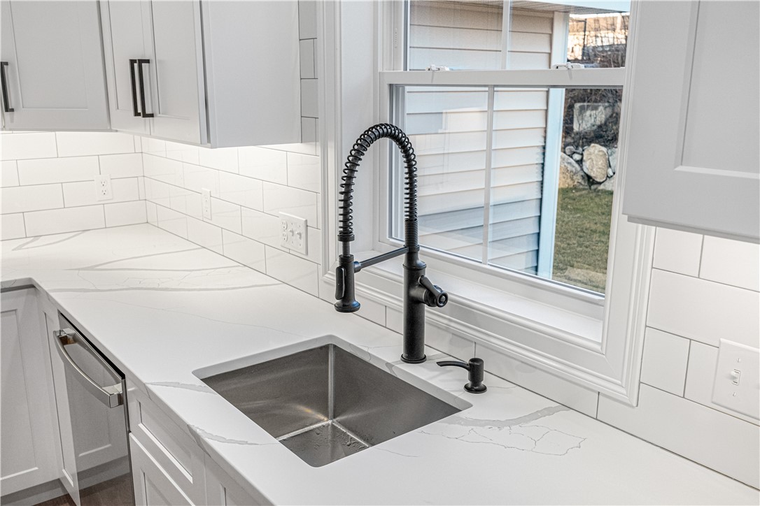 178 St Louis Avenue Woonsocket, RI 02895 - Photo 10 of 37