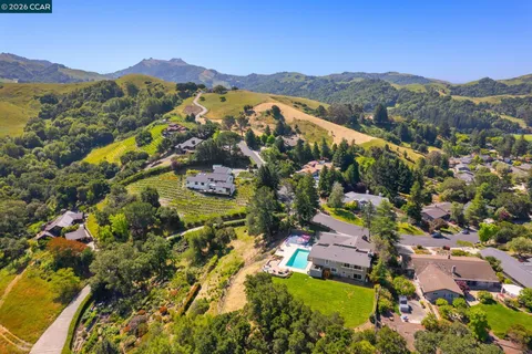 $2,995,000 | 1933 Joseph Drive, Moraga, CA 94556