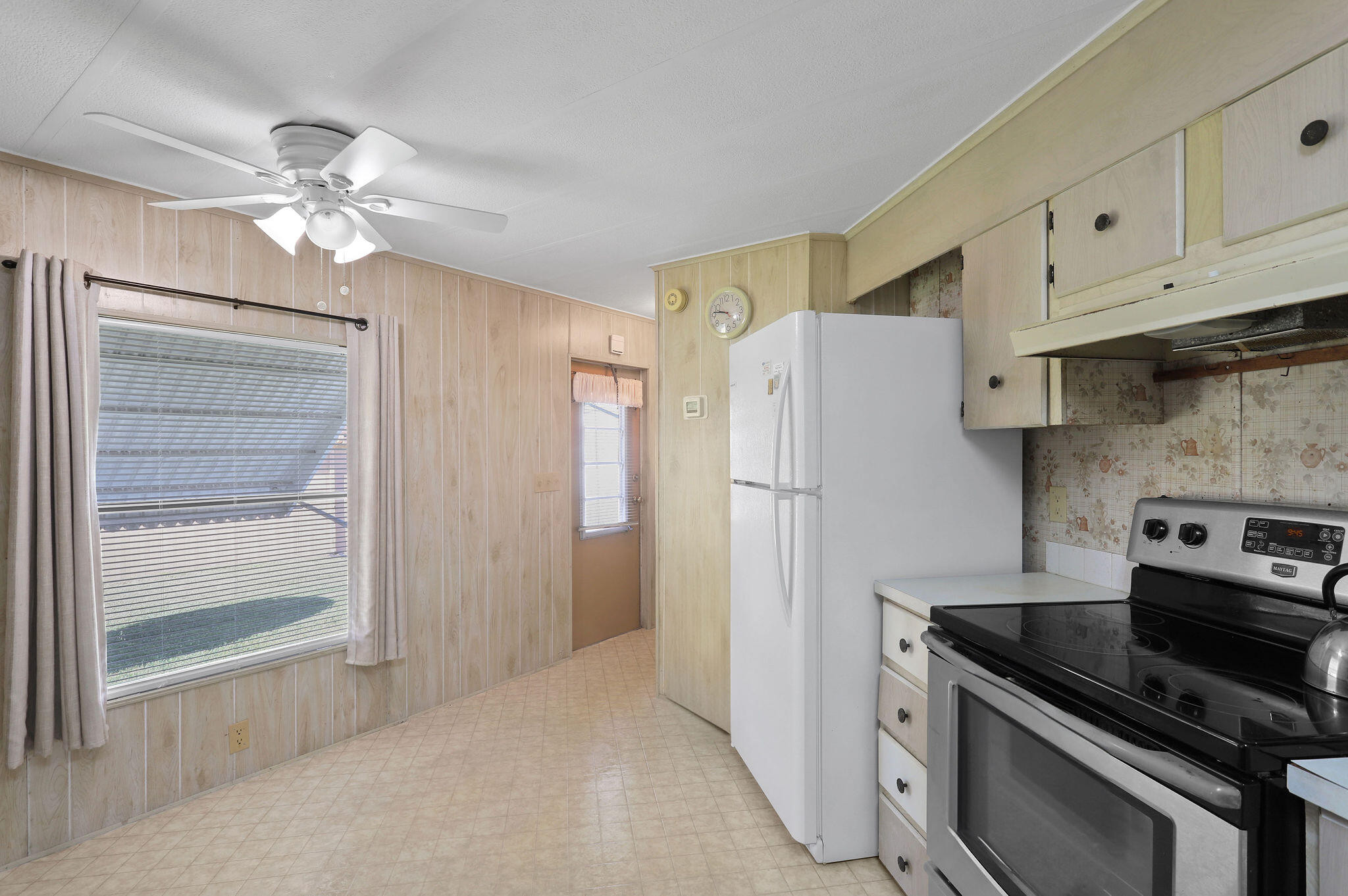 6919 Southeast Congress Street Hobe Sound, FL 33455 - Photo 8 of 42 6919SECongressSt(5)