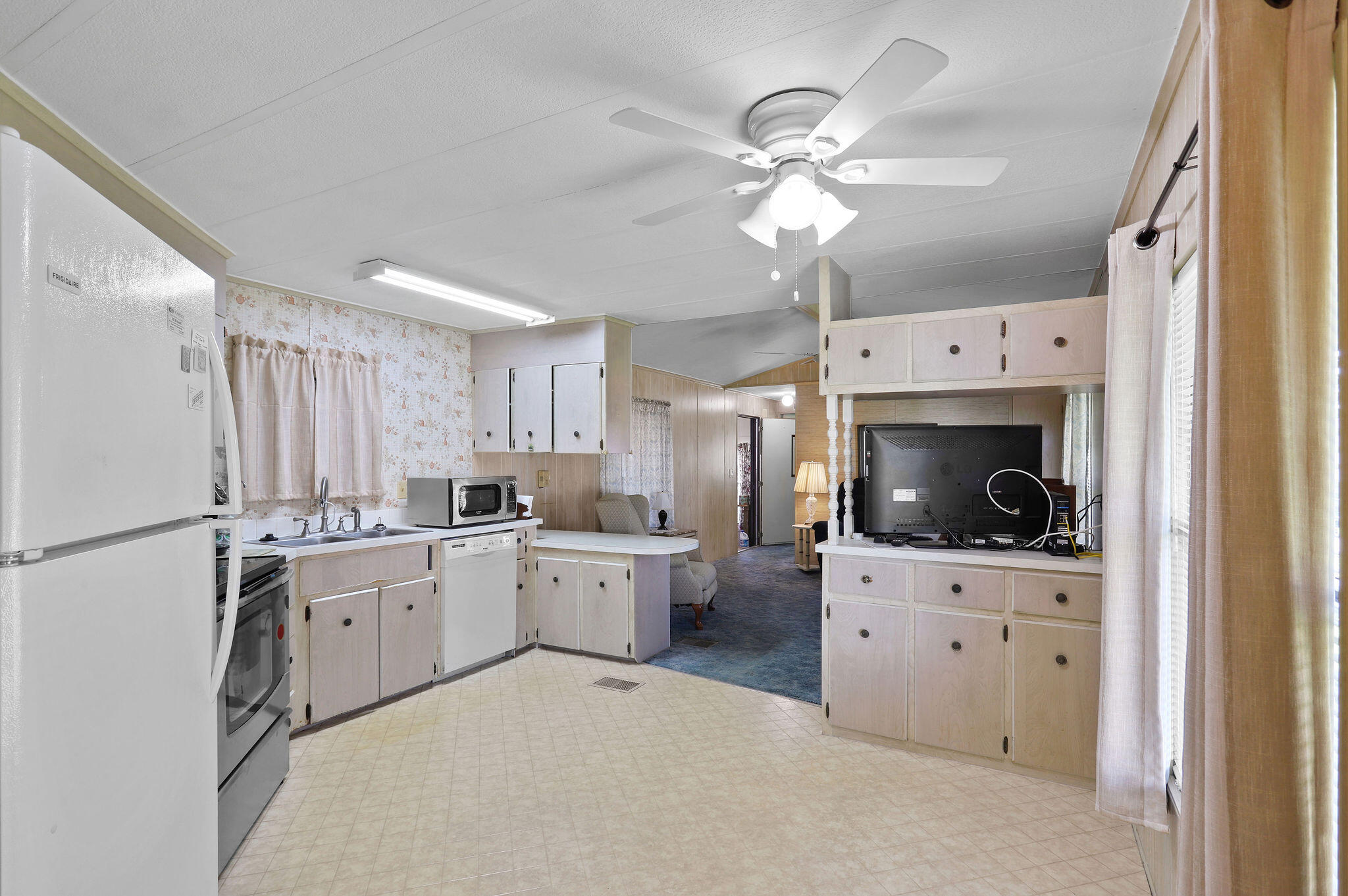 6919 Southeast Congress Street Hobe Sound, FL 33455 - Photo 9 of 42 6919SECongressSt(6)